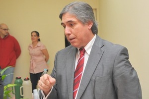 Presentan proyecto para declarar 'persona no grata' a César Ruiz Díaz