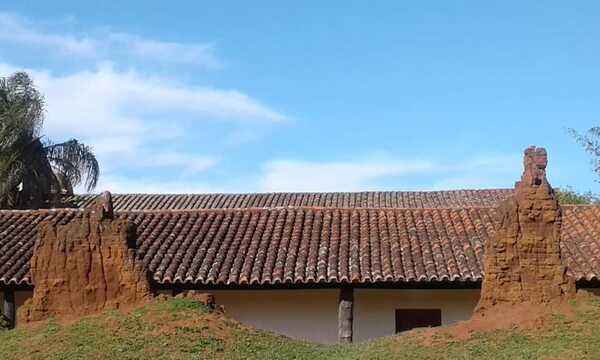 Vestigios del antiguo templo de adobe de la misión jesuítica a punto de desaparecer en Santiago, Misiones - Nacionales - ABC Color