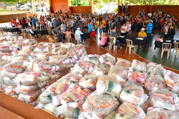 EBY continúa con la entrega de kits de víveres destinados a familias relocalizadas - .::Agencia IP::.