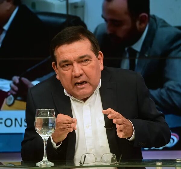 Pedro Santacruz no retrocede y anuncia que hará denuncia formal ante la Fiscalía - Política - ABC Color