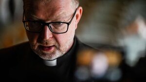 Renuncia uno de los principales expertos de la comisión de abusos sexuales que creó el papa Francisco