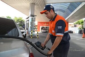 Emblemas privados se adelantan a Petropar y ya bajaron precio del diésel por Semana Santa - Economía - ABC Color