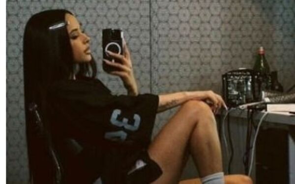 Becky G con fotografía anuncia, ¿el fin de su compromiso y que facturará?