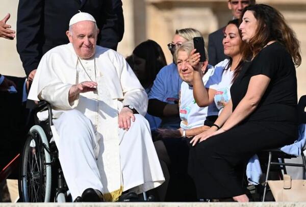 El papa sufre una infección respiratoria y permanecerá ingresado algunos días - San Lorenzo Hoy