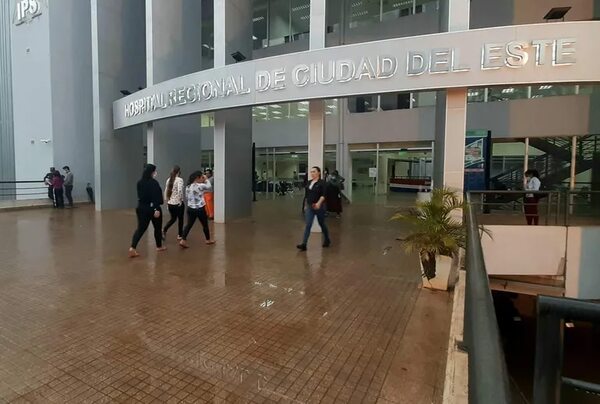 Detienen a guardia tras denuncia de manoseo a una adolescente en el IPS de Ciudad del Este - ABC en el Este - ABC Color