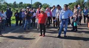 Pobladores de Loreto y Paso Barreto se movilizan por reparación de camino