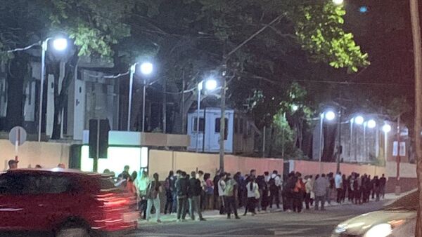 Reportan largas esperas para tomar colectivos