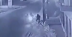 Video: ni la policía se salva de los asaltos - Policiales - ABC Color