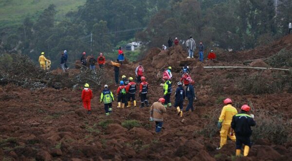 Sube a 14 el balance de muertos por deslave en el sur de Ecuador - Oasis FM 94.3