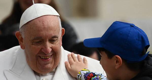 La Nación / El papa Francisco pasó “una buena noche” en el hospital