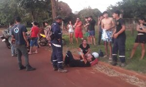 Motociclista choca contra perro