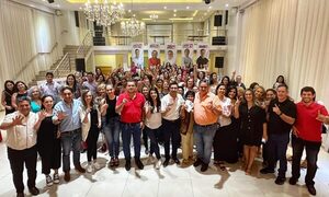 «Tiki» y «Landy» se reúnen con mujeres en Hernandarias para escuchar reclamos y socializar propuestas