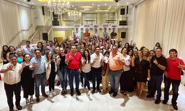 «Tiki» y «Landy» se reúnen con mujeres en Hernandarias para escuchar reclamos y socializar propuestas