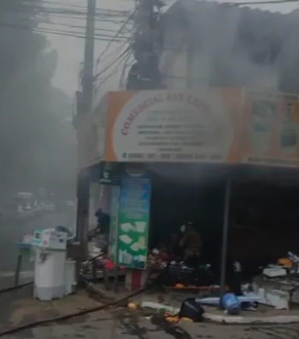 Video: bomberos controlan incendio en comercio de San Lorenzo - Nacionales - ABC Color