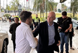Diario HOY | El presidente de la FIFA está en Paraguay