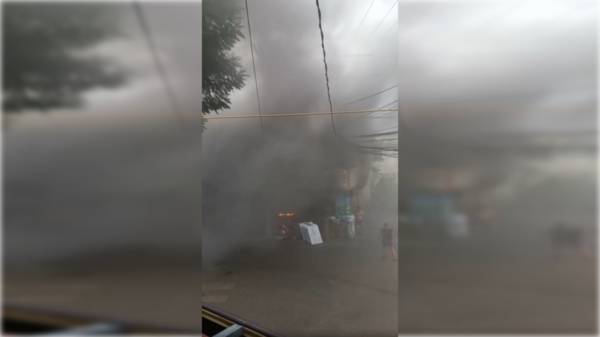 Comercio ardió en llamas: "estábamos abriendo el local y se produjo el incendio"