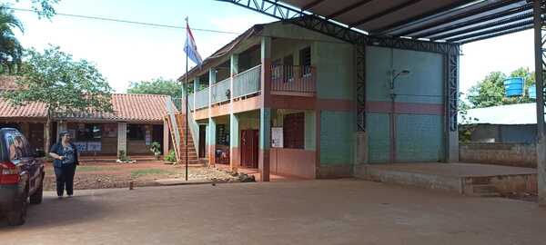 Obras construidas en una escuela de Hernandarias son de muy mala calidad - La Clave
