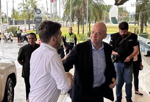 El presidente de la FIFA está en Paraguay