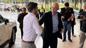 Gianni Infantino arriba a Paraguay