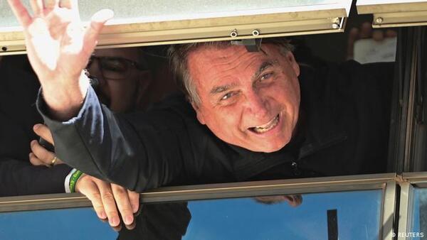 Bolsonaro regresa a Brasil después de tres meses en Estados Unidos