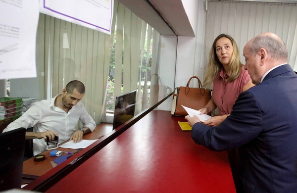 Diario HOY | Presidente de la Corte presenta denuncia contra el senador Pedro Santa Cruz