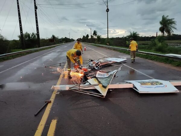 Temporal causa daños materiales a su paso por Ayolas - Nacionales - ABC Color