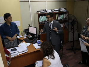 Fiscalía allana oficina del Ministerio de la Mujer por supuesto desvío de dinero · Radio Monumental 1080 AM