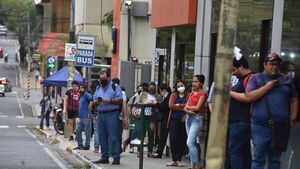 Gobierno sigue negando reguladas pero, ante quejas, aumentará sanciones a firmas