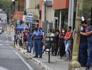 Gobierno dispone 60 buses para tratar de paliar la situación del transporte público · Radio Monumental 1080 AM