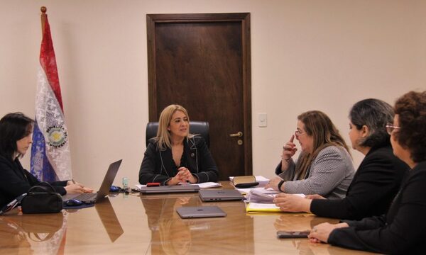 Presidenta de la VI Circunscripción recibe visita de titular de Dirección de Mediación