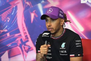 Hamilton recalca su compromiso con Mercedes