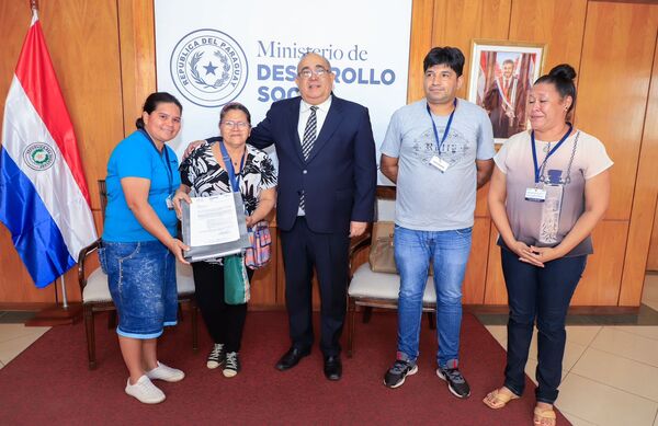 Avanza proceso de regularización del territorio social “12 de Octubre” de San Lorenzo - .::Agencia IP::.