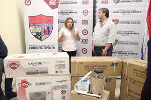 Intendente entregó acondicionadores de aire al Hospital de Coronel Oviedo - Noticiero Paraguay