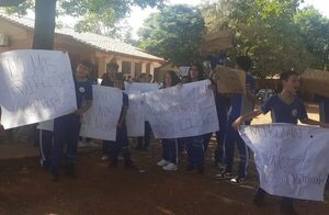 Hernandarias: MEC aparta a cuestionados directores tras movilización de alumnos - ABC en el Este - ABC Color