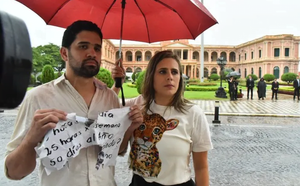 Desalojan del Palacio a Kattya y candidato a empellones - Noticiero Paraguay