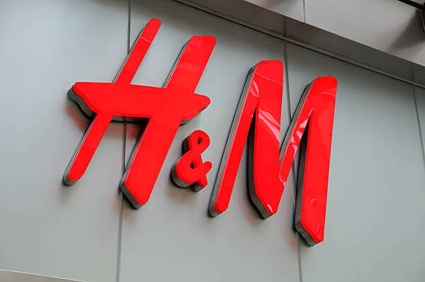 H&M gana 52 millones de dólares netos en su primer trimestre, más del doble que el año anterior - Revista PLUS