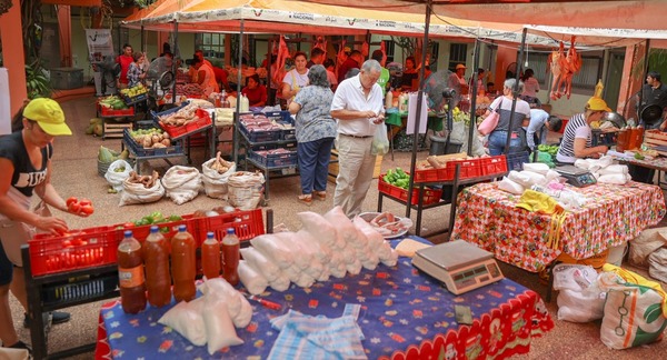 Continúa Feria del Indert con productos frescos por Semana Santa