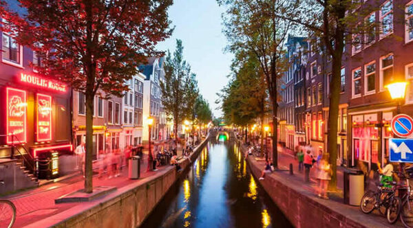 Trabajadoras del sexo se manifestaron en defensa del barrio rojo de Ámsterdam