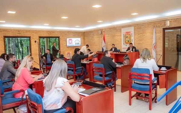 “La municipalidad de Ciudad del Este se convirtió en un burdel”, manifestó concejal