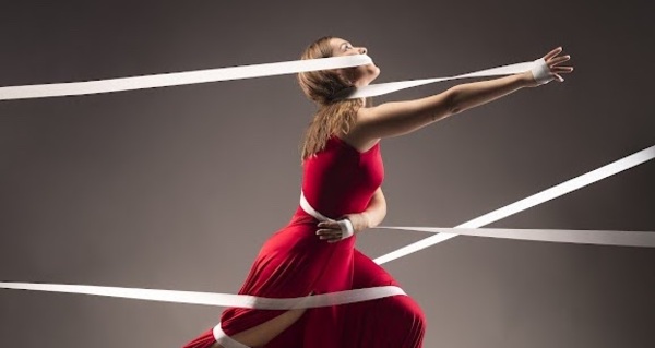 Diario HOY | "Quisiera ser yo por un instante": Danza - teatro en el Galpón del Pasaje Molas
