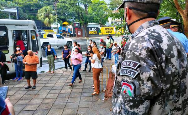 Gobierno sacará 60 buses para paliar reguladas en horas pico •