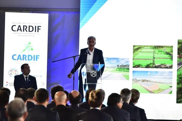 Palada inicial del nuevo Centro de Alto Rendimiento de las Divisiones Formativas - Fútbol - ABC Color