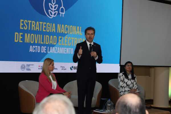 Presentan la Estretegia Nacional de Movilidad Eléctrica - .::Agencia IP::.