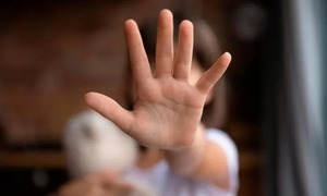 Condenan a hombre por no alimentar a su hija