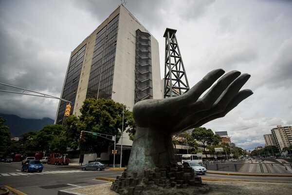 Pdvsa suspende el vencimiento de bonos por cinco años o hasta que se levanten las sanciones - MarketData