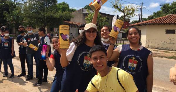 La Nación / Los jóvenes católicos hacen colecta en capital y Central