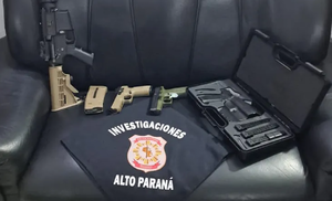 Policía y otros dos detenidos por tráfico de armas en Alto Paraná - Noticiero Paraguay