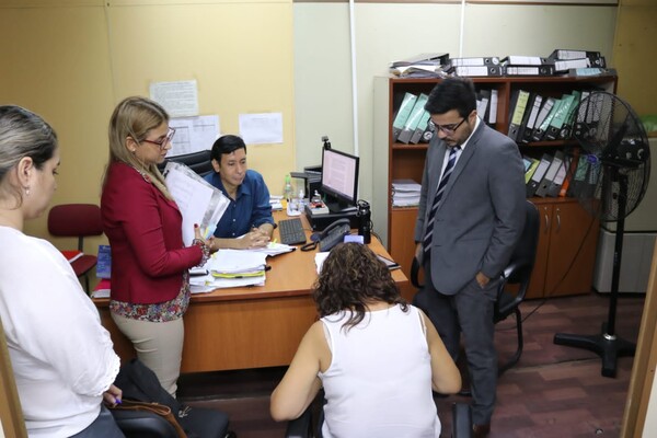 Desvío de fondos: Fiscalía interviene Ministerio de la Mujer - trece