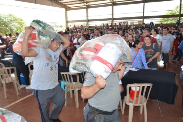 Gobierno asistirá con kits de víveres a más de 4.000 familias de Misiones - .::Agencia IP::.