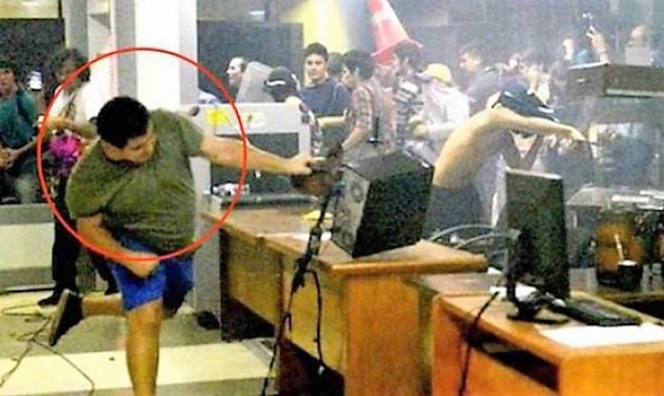Efrainismo ningunea incendio terrorista del Congreso, sacraliza a criminales y extiende un manto de impunidad a leales – La Mira Digital